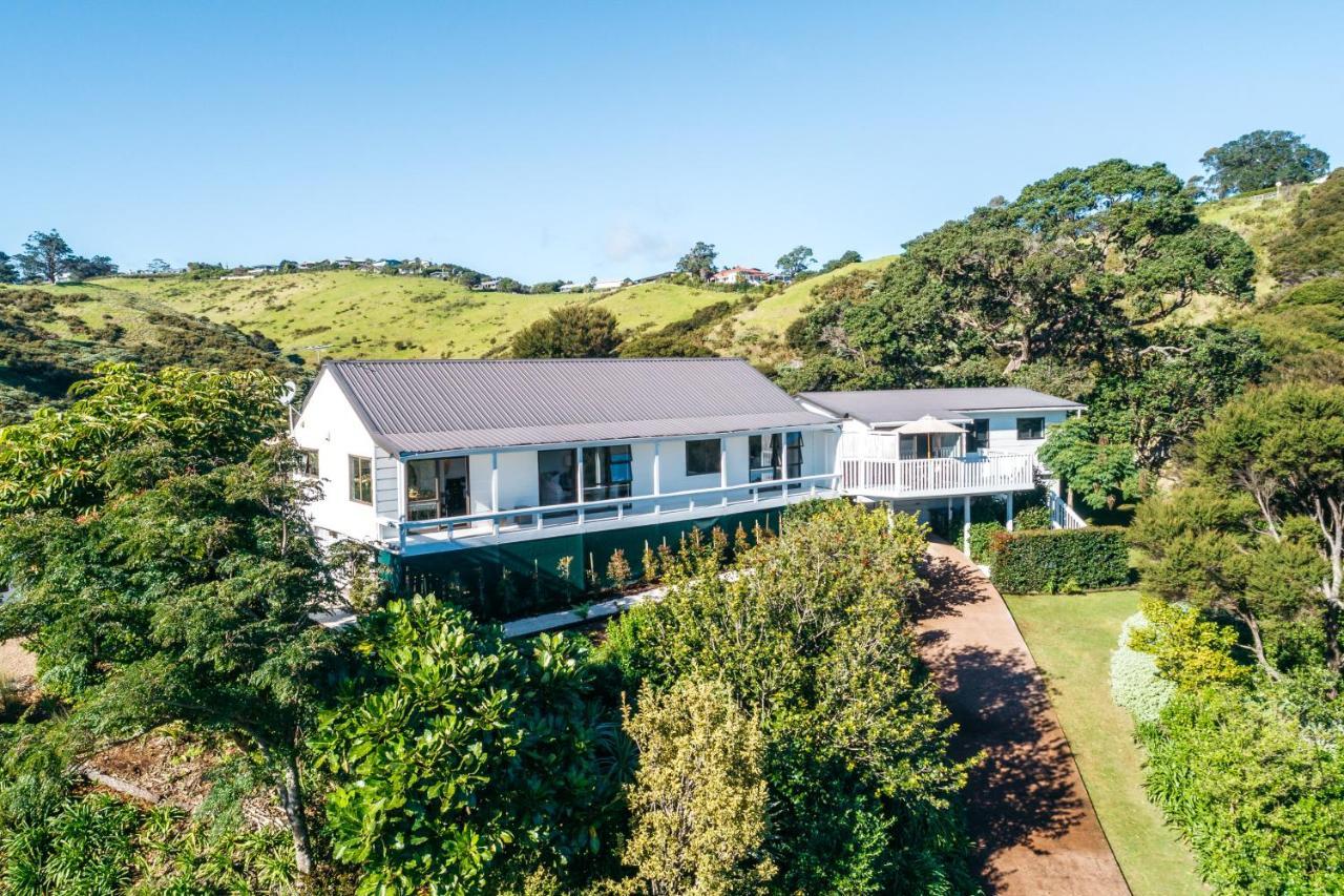 BEACHLIFE - THE SHACK | PALM BEACH, NEW ZEALAND | SEASON DEALS FROM $190